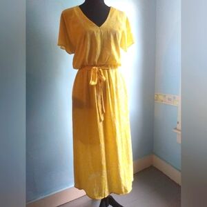 NWOT Sienna Sky woman's size small yellow and white floral maxi dress
